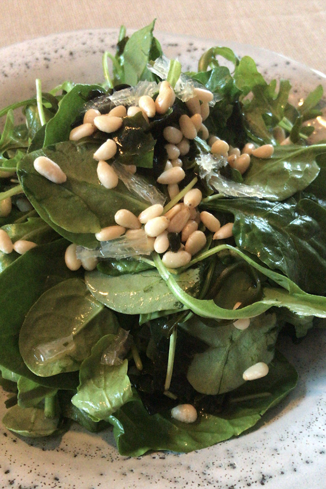 Salad with vegetables from the garden and nuts
